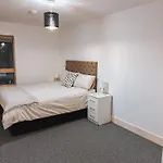 Modern And Spacious 2 Bedroom Flat In Streatham