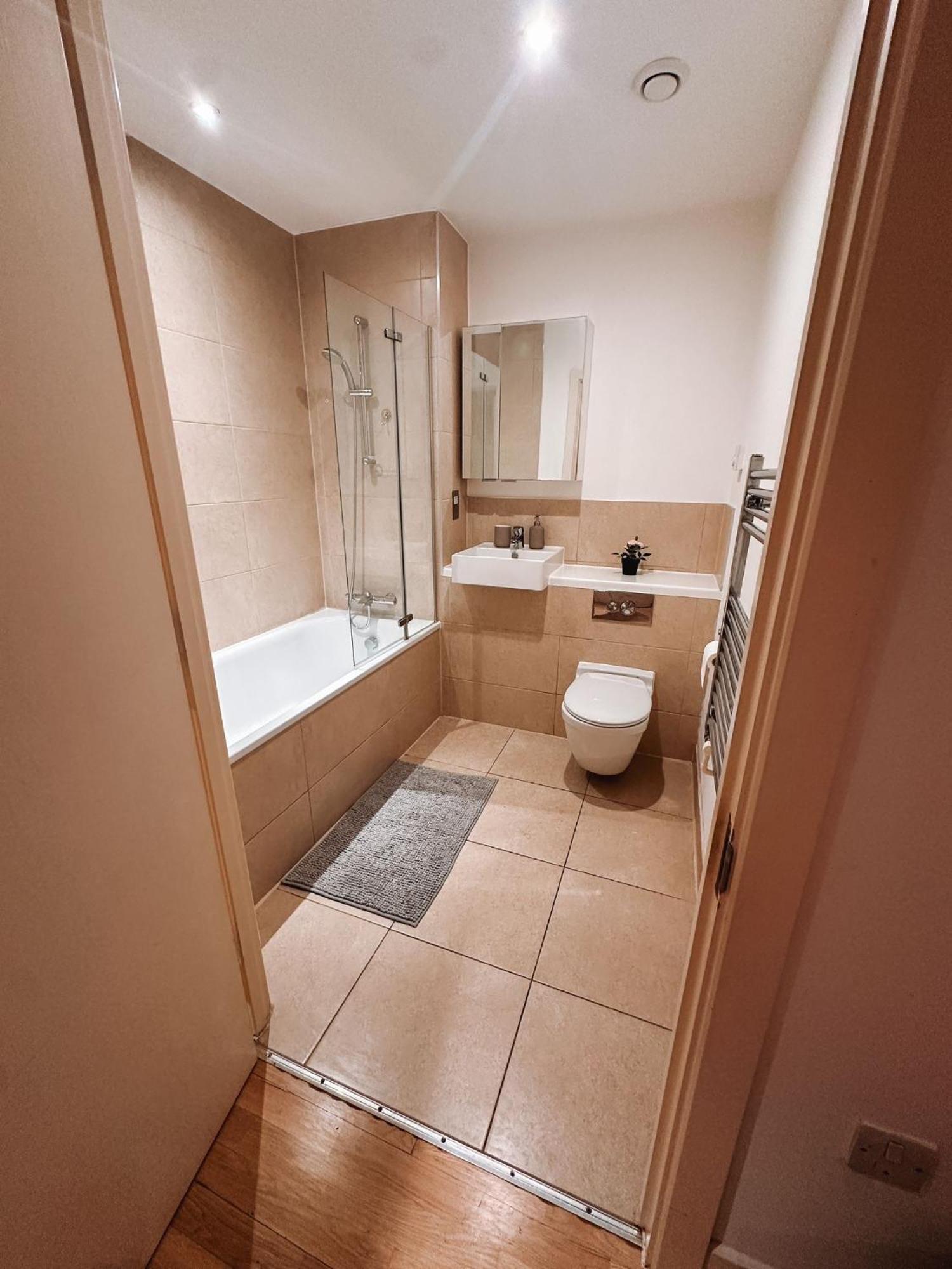 Apartment Modern And Spacious 2 Bedroom Flat In Streatham *