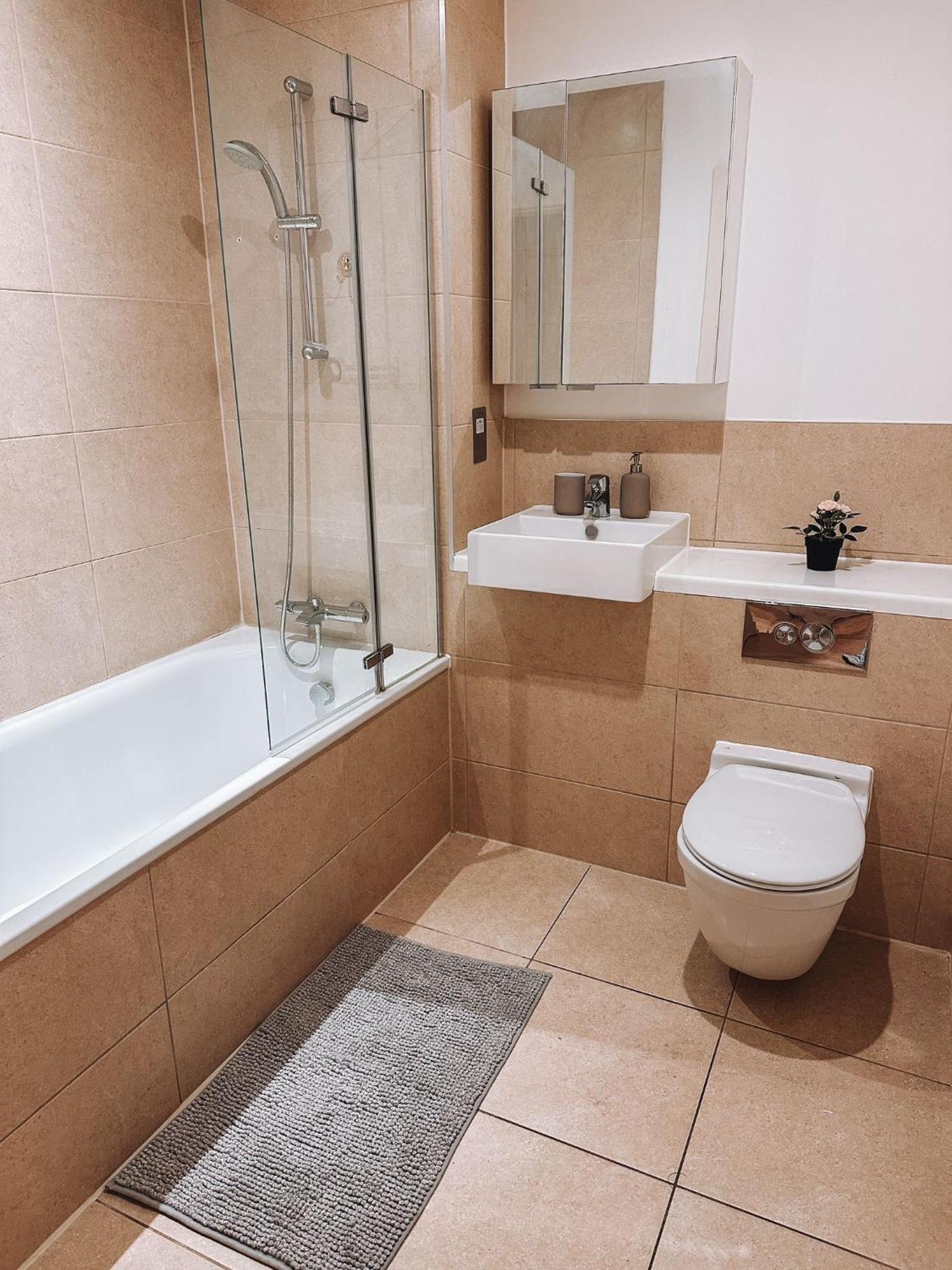 Modern And Spacious 2 Bedroom Flat In Streatham Apartment London