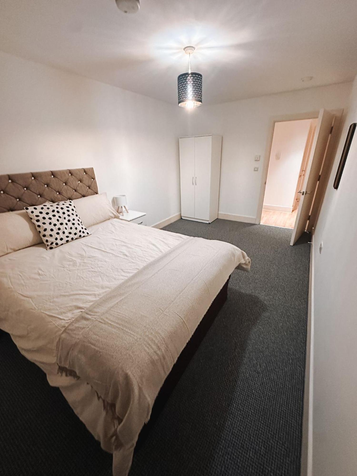 Modern And Spacious 2 Bedroom Flat In Streatham * London