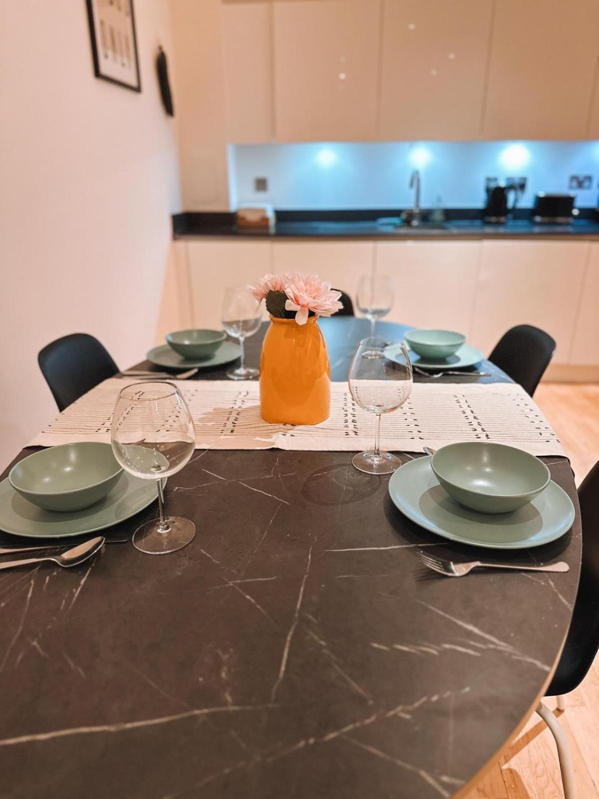 Modern And Spacious 2 Bedroom Flat In Streatham