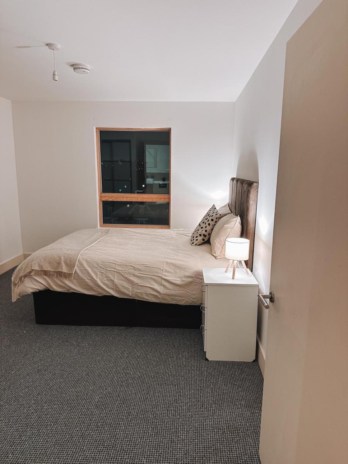 Modern And Spacious 2 Bedroom Flat In Streatham Apartment *