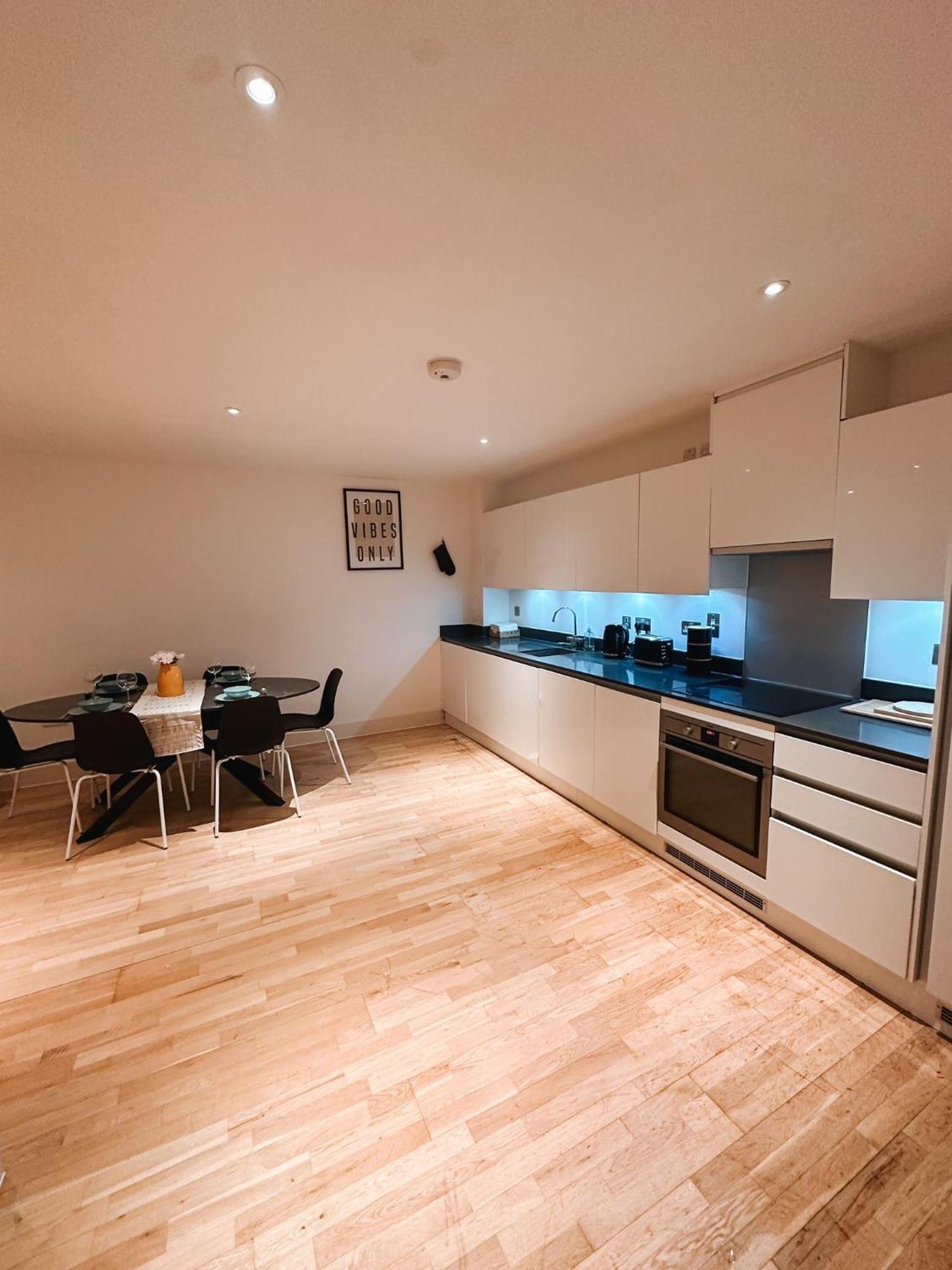 Modern And Spacious 2 Bedroom Flat In Streatham Apartment London