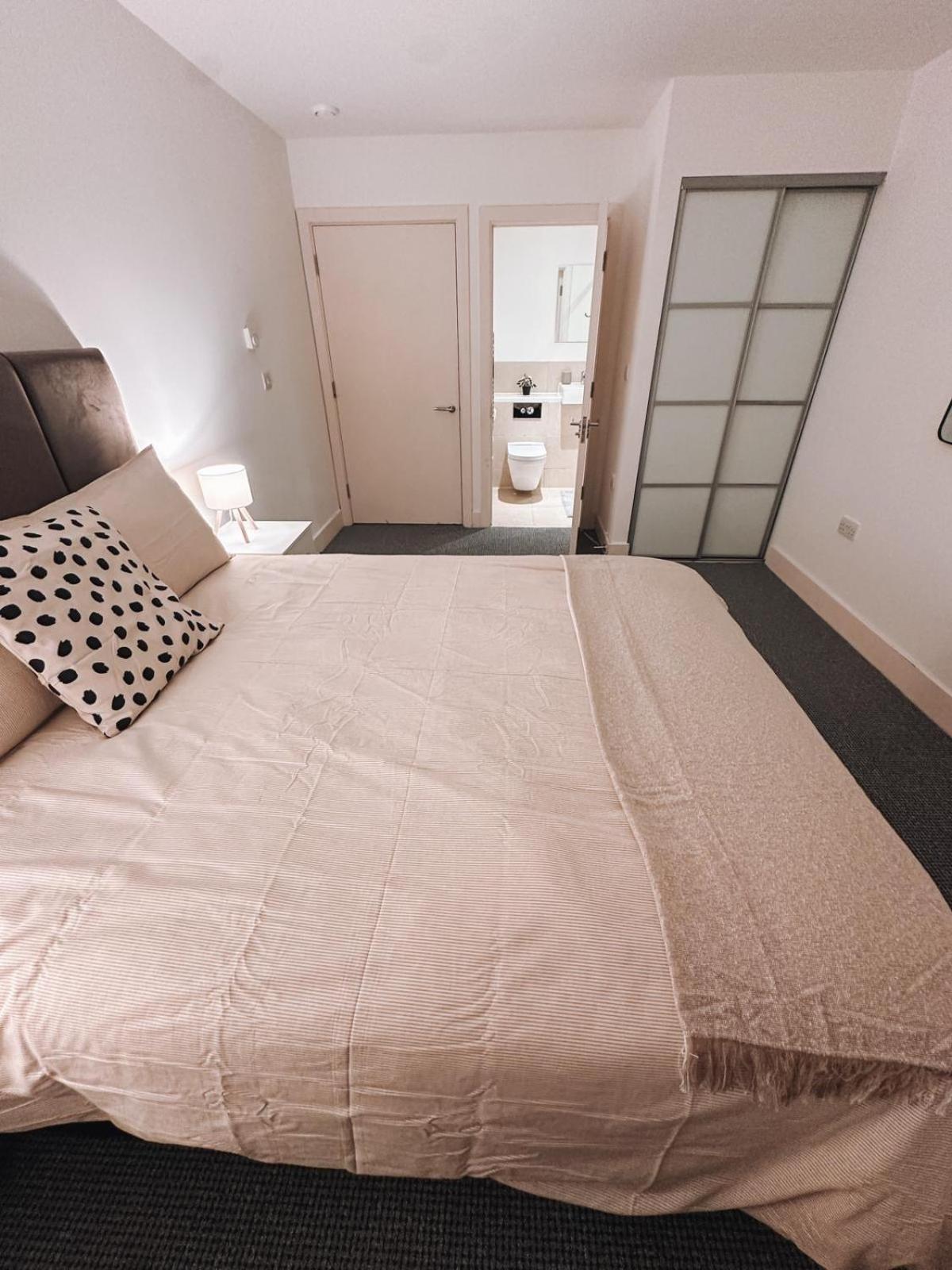 Apartment Modern And Spacious 2 Bedroom Flat In Streatham *