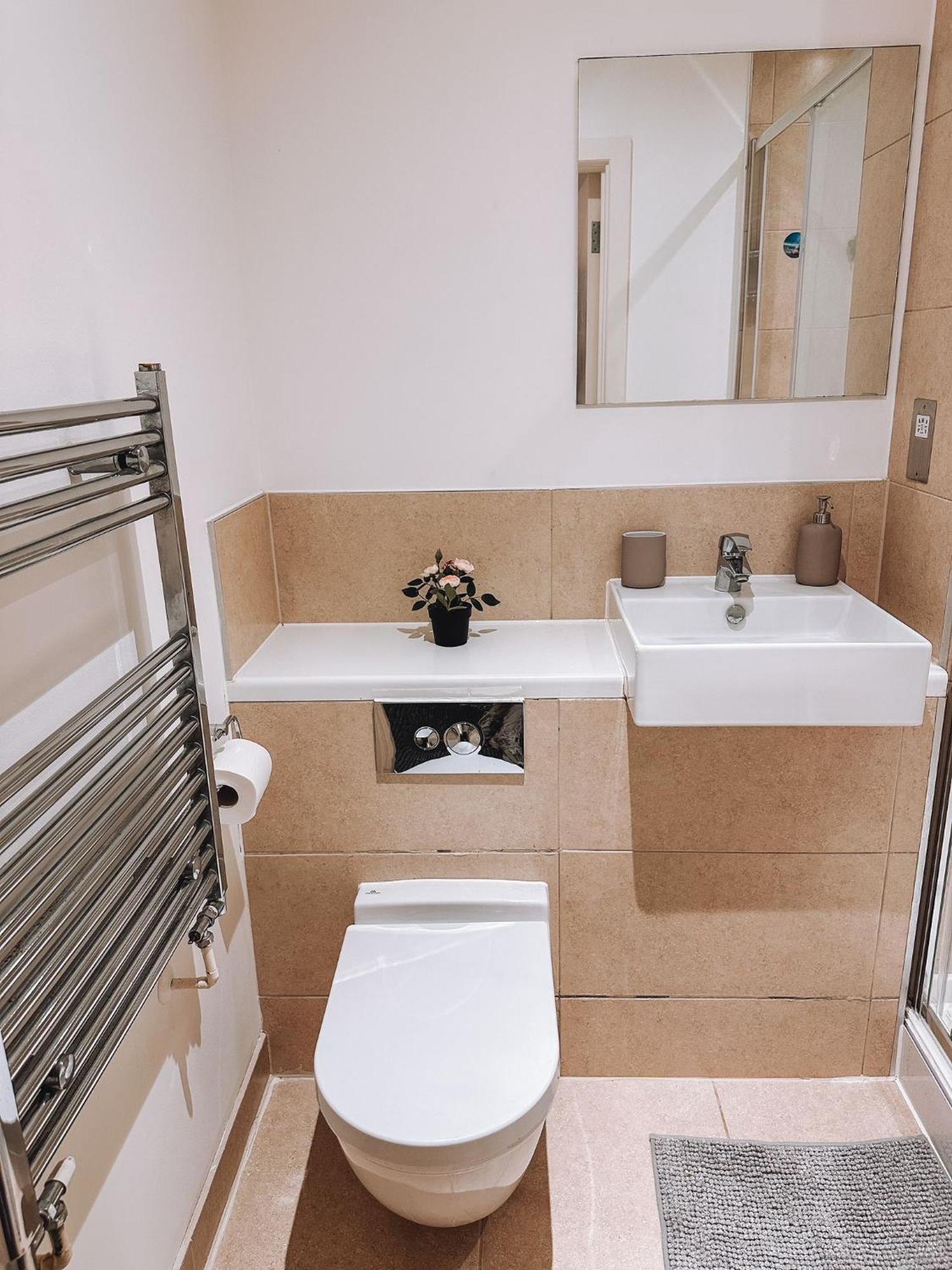 Modern And Spacious 2 Bedroom Flat In Streatham Apartment London