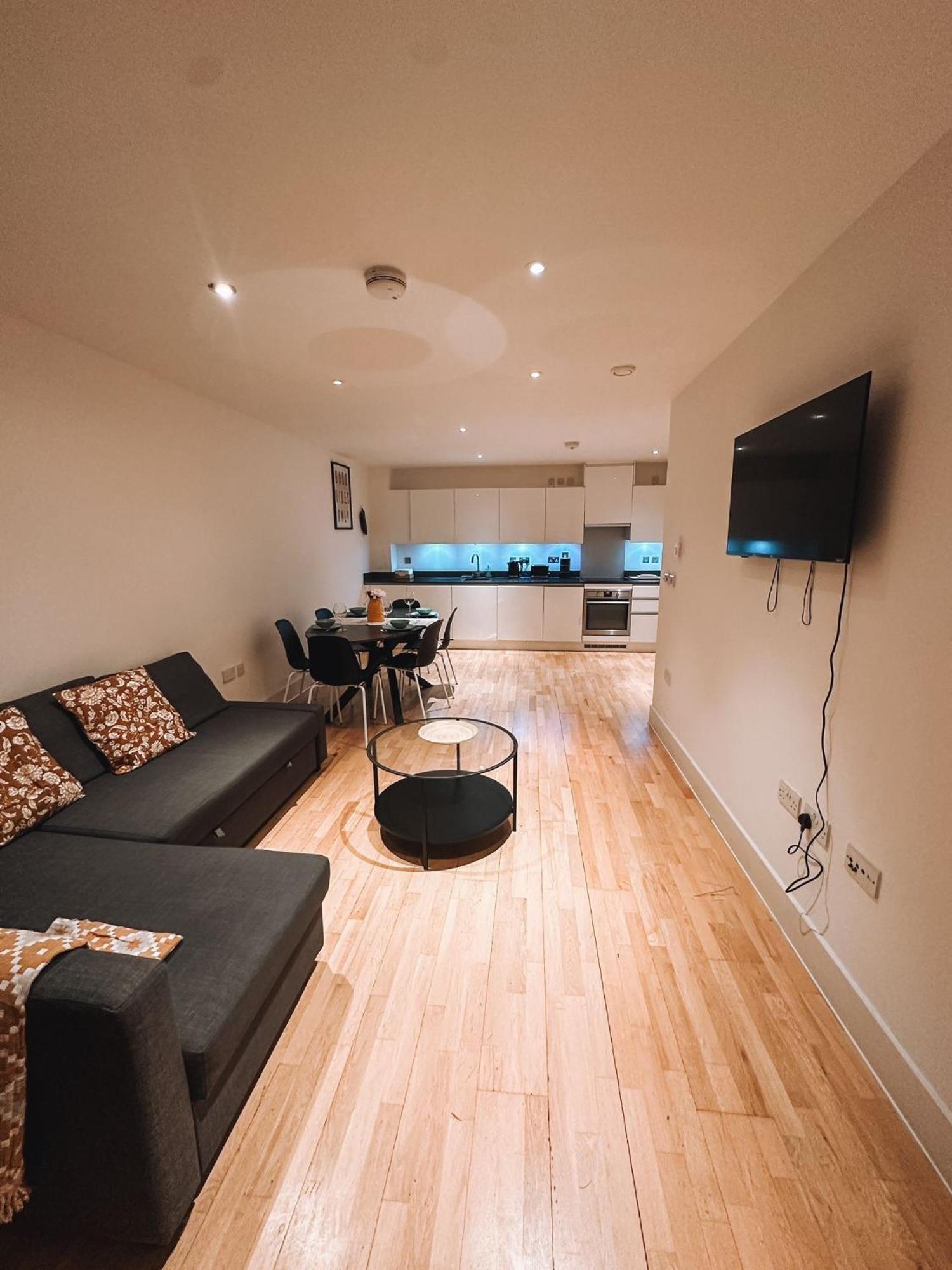 Modern And Spacious 2 Bedroom Flat In Streatham