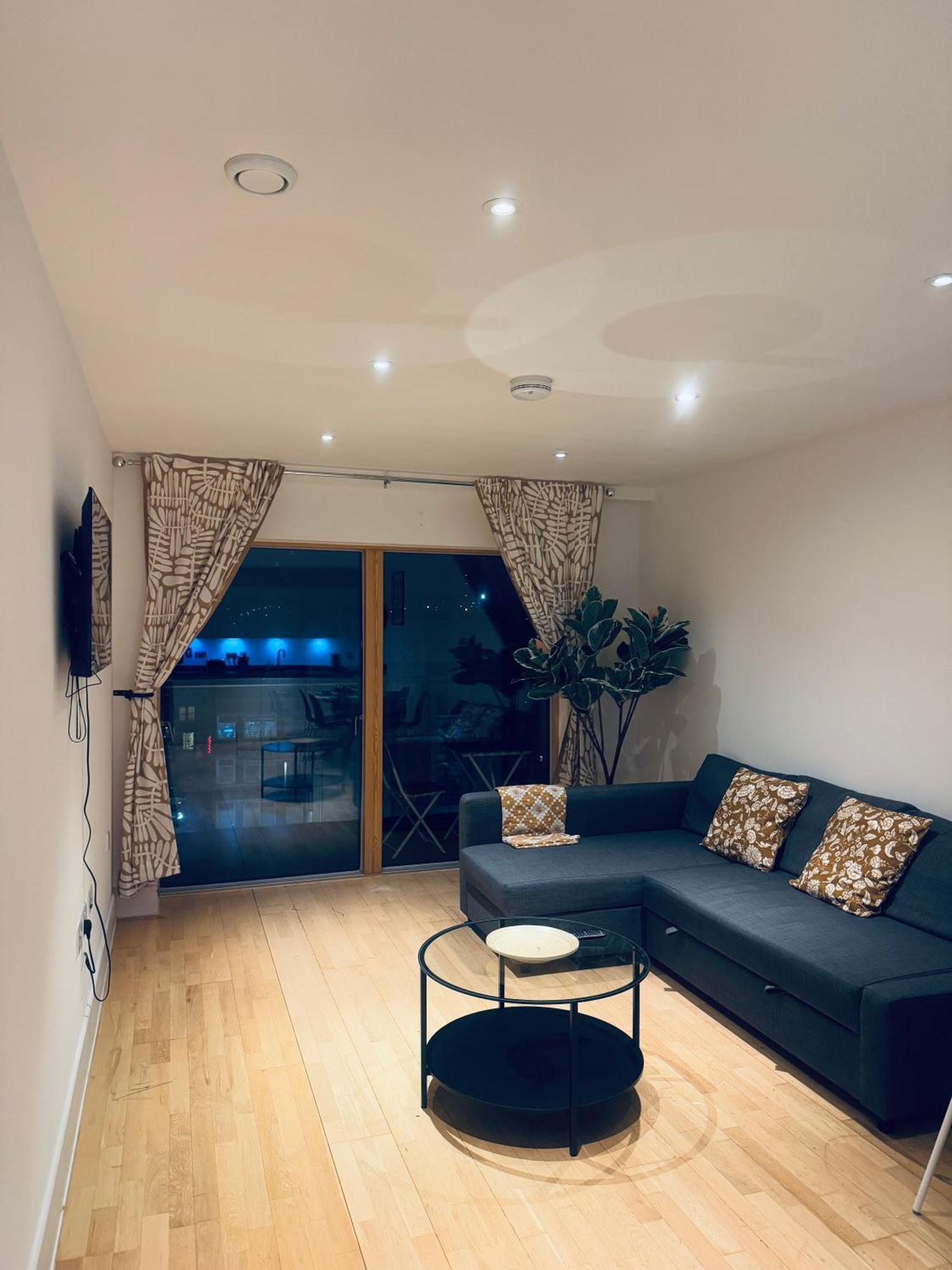 Apartment Modern And Spacious 2 Bedroom Flat In Streatham *